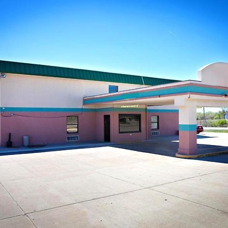 Days Inn By Wyndham Park City Kansas Exterior photo