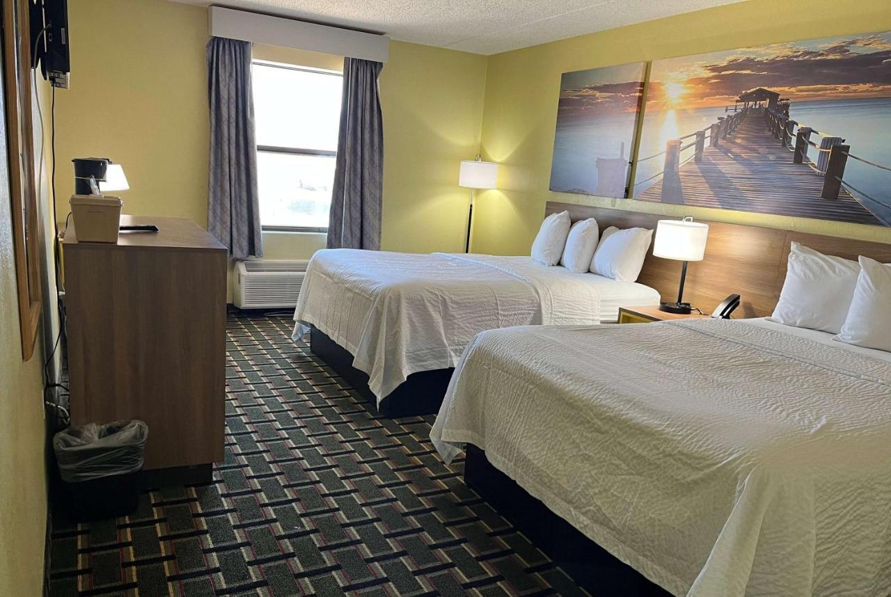 Days Inn By Wyndham Park City Kansas Exterior photo